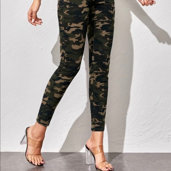 Woman’s Camo Stretch Body Lifting Jeans - Picture 5 of 7